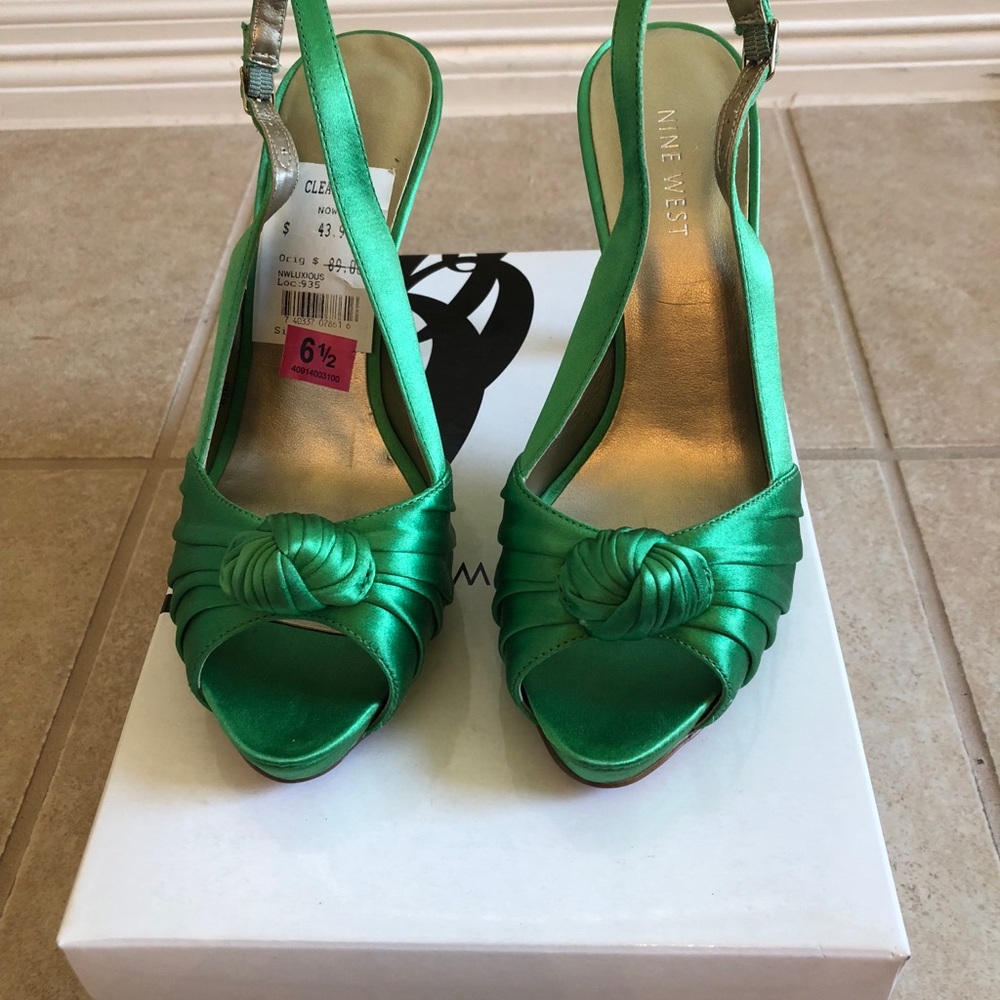 SHINE BRIGHT: Green satin sling back pumps